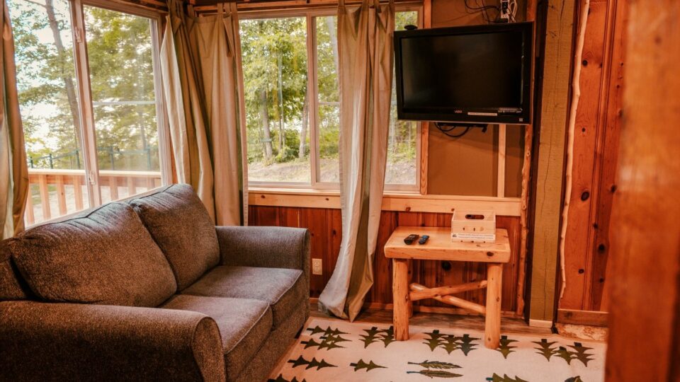 Living room inside a cabin rental at Kohl's Resort.